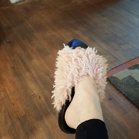 Host pick! Cleeearance ❤️💕❤️Super fluffy furry  Shearling slide - Picture 5 of 8